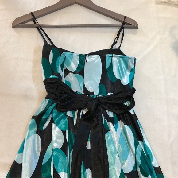 Patterned Dress - Picture 2 of 3